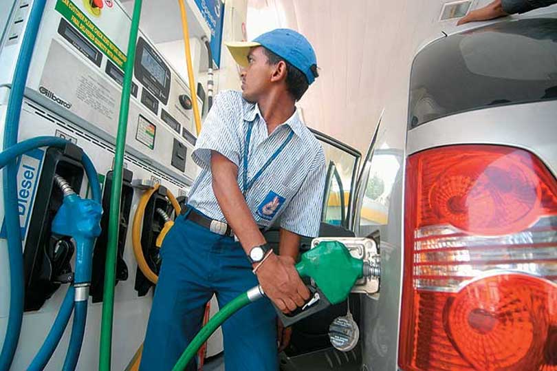 Common scams at the fuel pumps — How to prevent Petrol pumps from cheating you? - Indian Youth